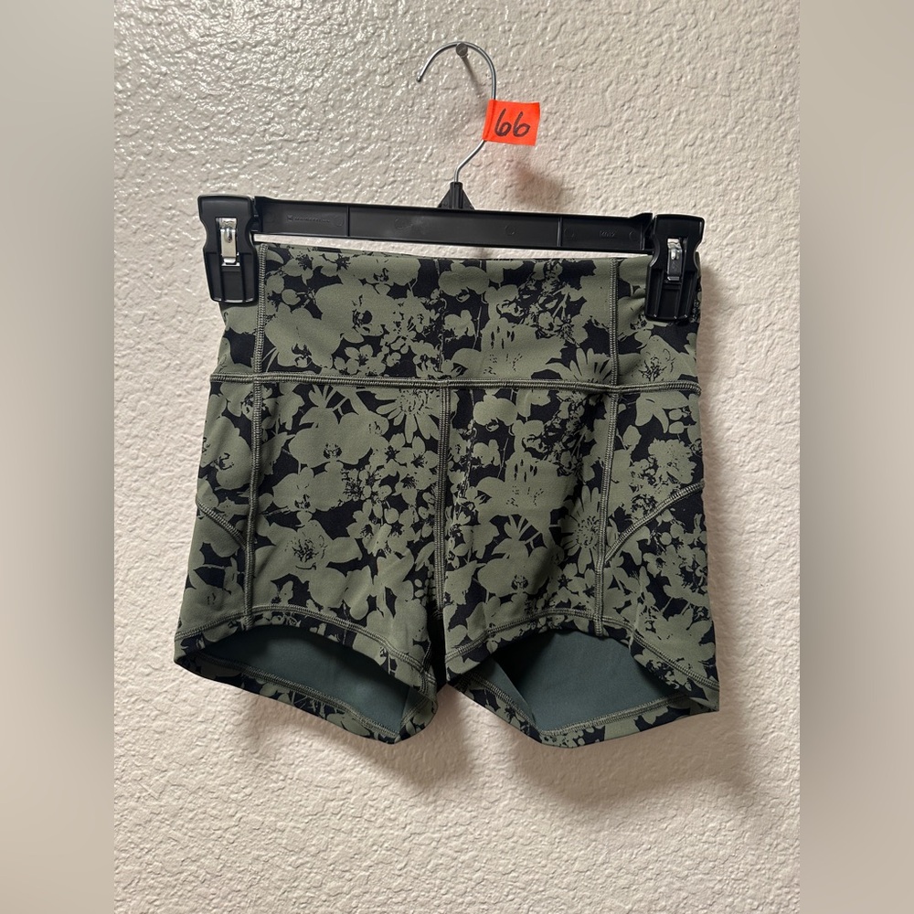 Lululemon in movement shorts A66